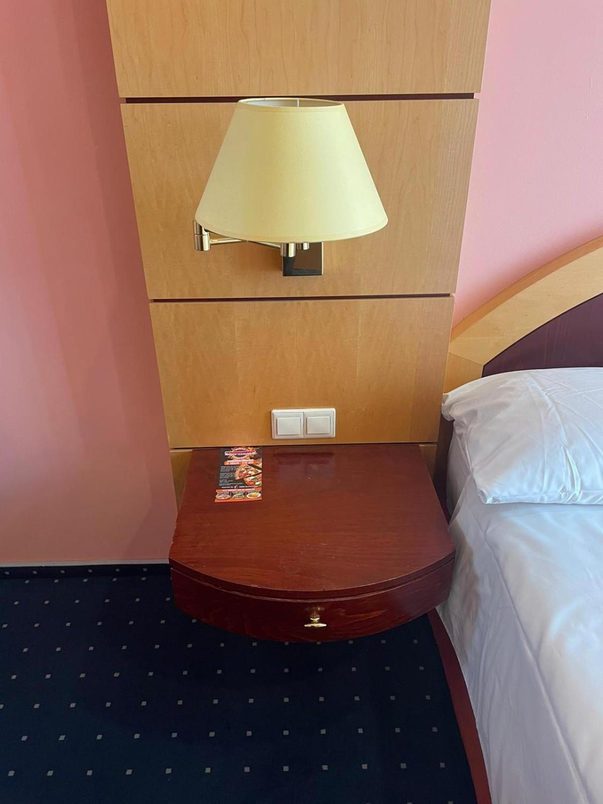 Eventhaus Lejlighedshotel Panzweiler Eksteriør billede